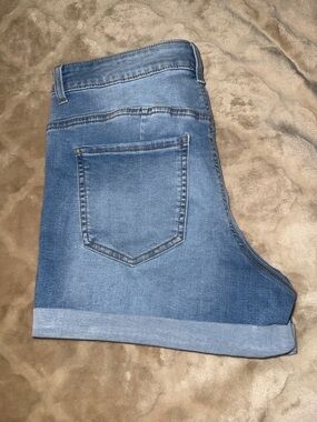 Celebrity Pink Re Generation Jean Shorts Juniors Size 13